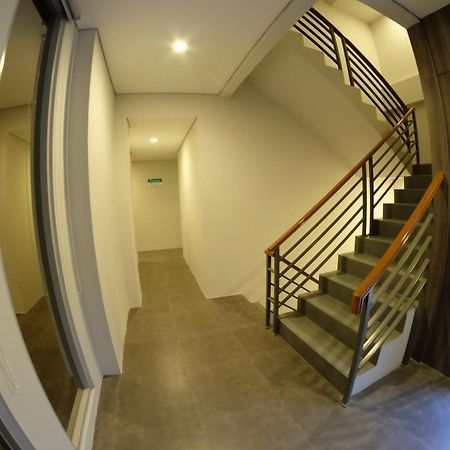 ג'קרטה U Stay Hotel Tebet מראה חיצוני תמונה